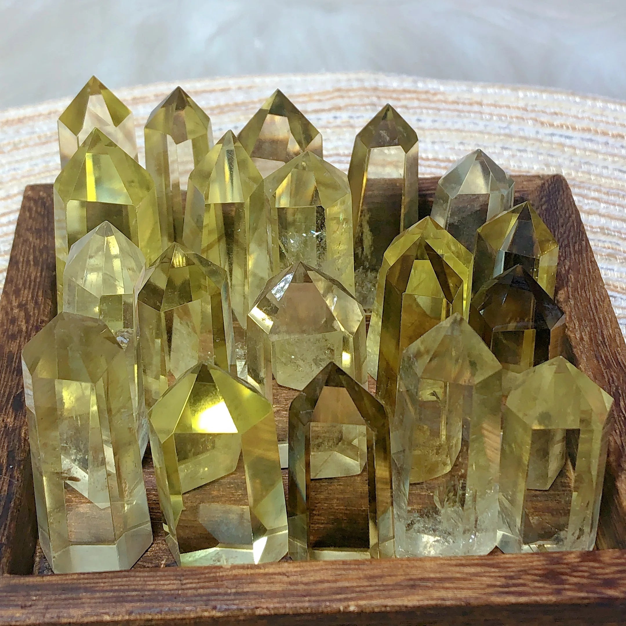 High Quality Natural Crystals Citrine Tower Point Healing Crafts Rainbow Desk Reiki Home Decorations Room Decor